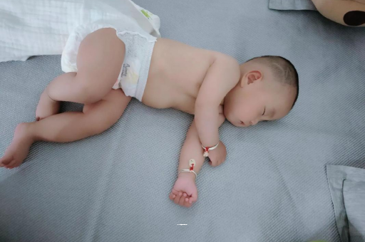海盐3个月宝宝怎么抱